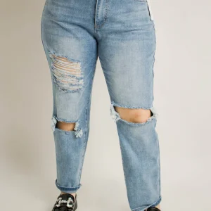 Jeans recto con roturas