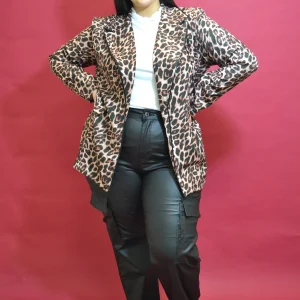 Pantalón cargo de piel corte recto