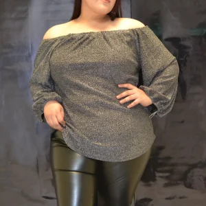 Blusa brillosa off the shoulders