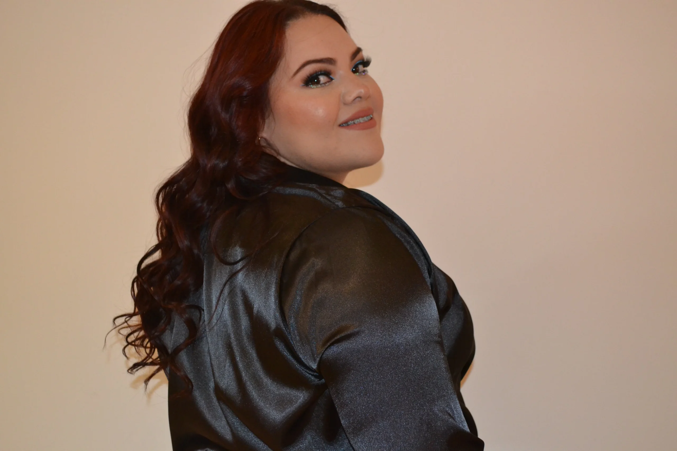 Blusa en satin diseño cruzado - Imagen 7