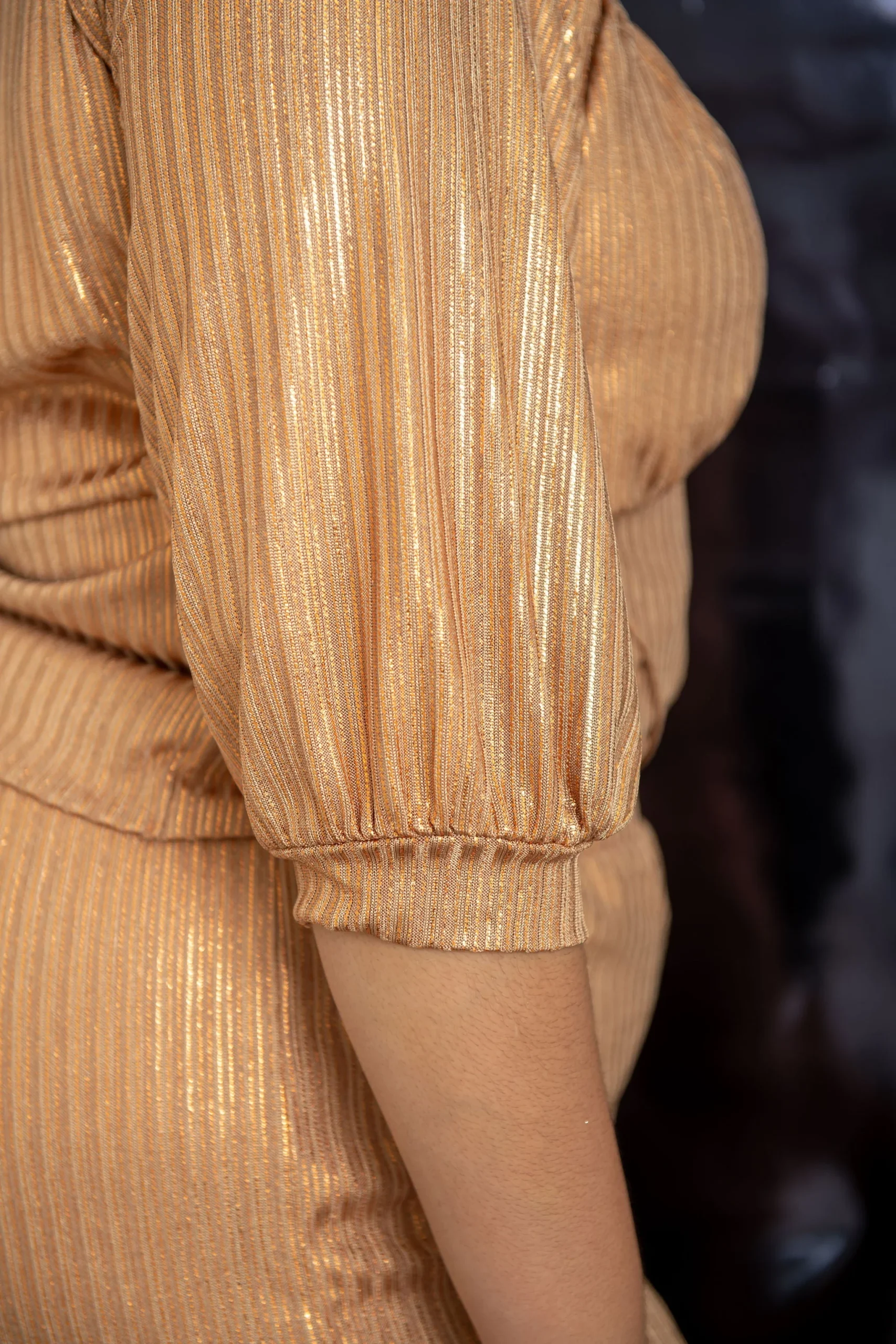 Pantalon vestir flare efecto brilloso - Imagen 3