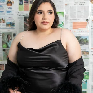 Blusa satín con tirantes de pedrería