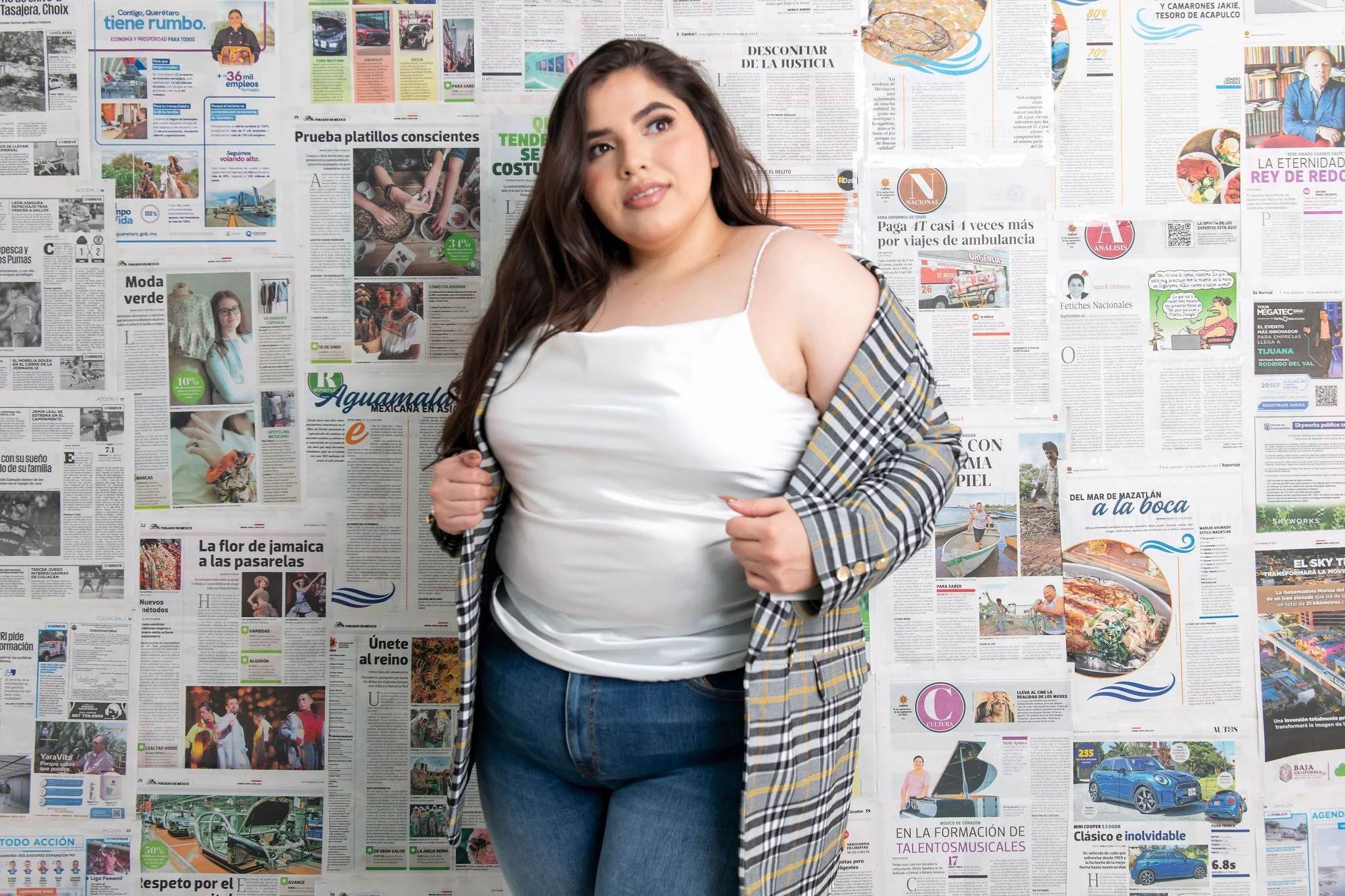 Blusa satín con tirantes de pedrería - Imagen 3