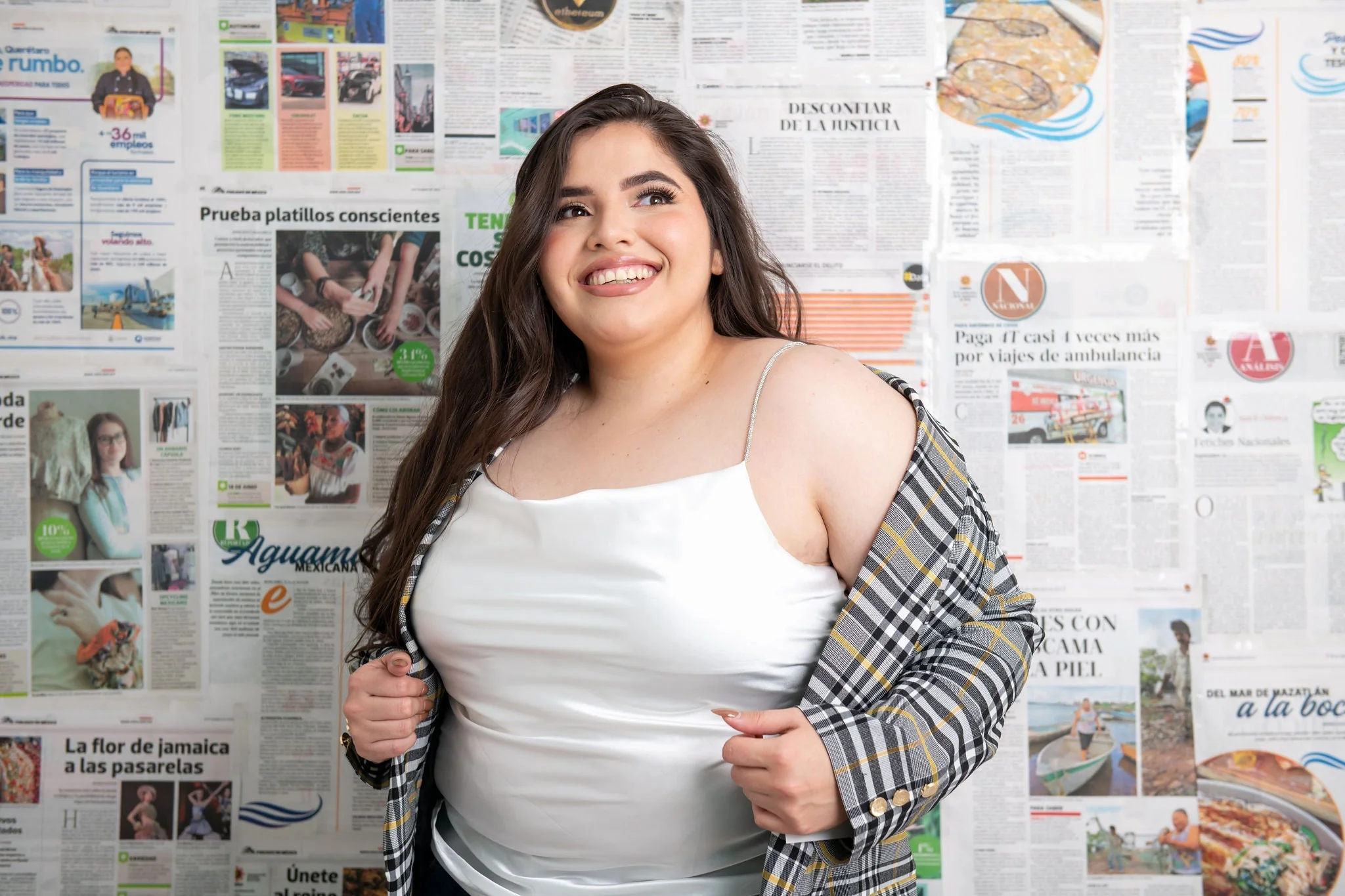 Blusa satín con tirantes de pedrería - Imagen 4