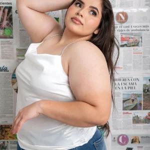 Blusa satín con tirantes de pedrería