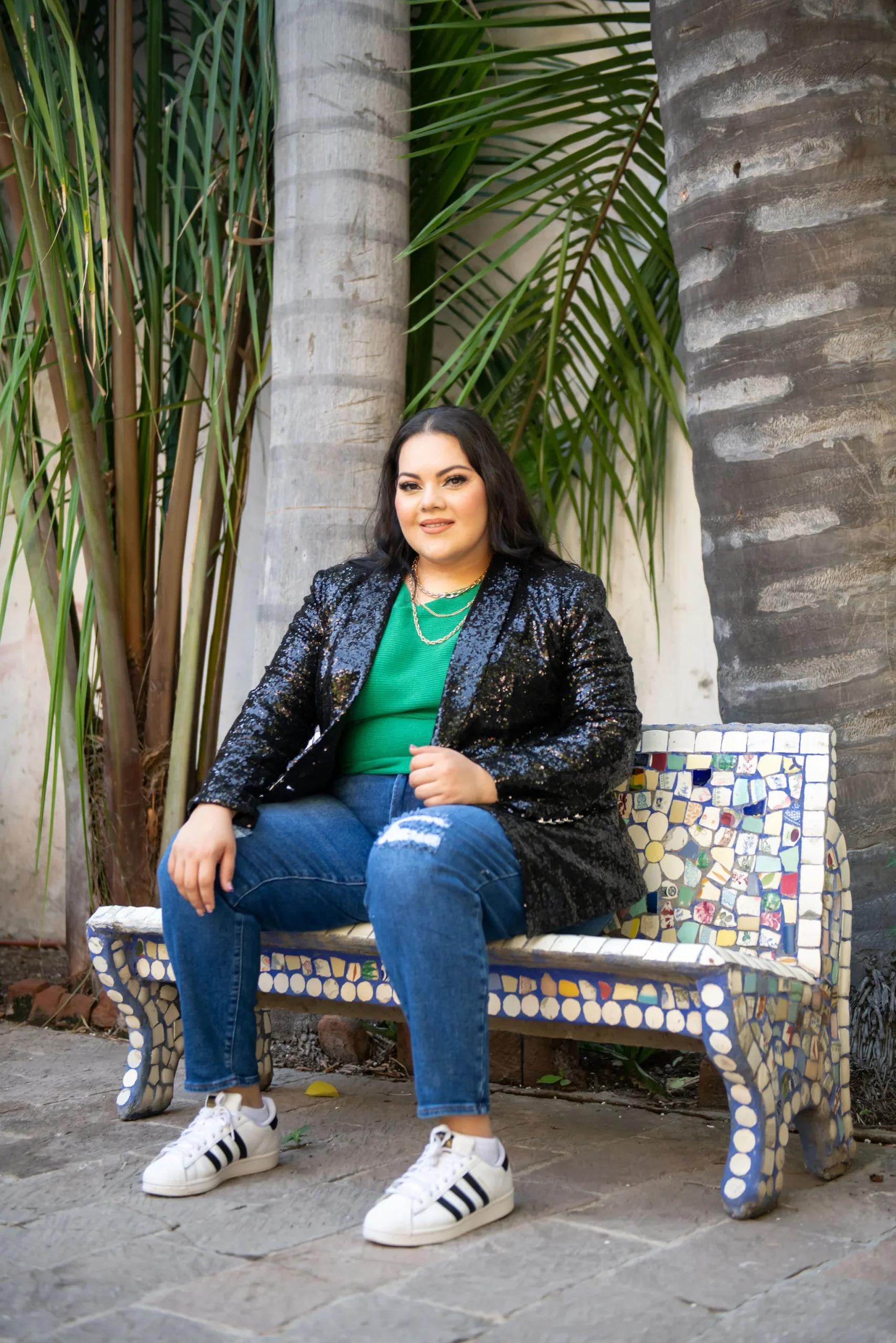 Jeans mom fit con roturas - Imagen 6