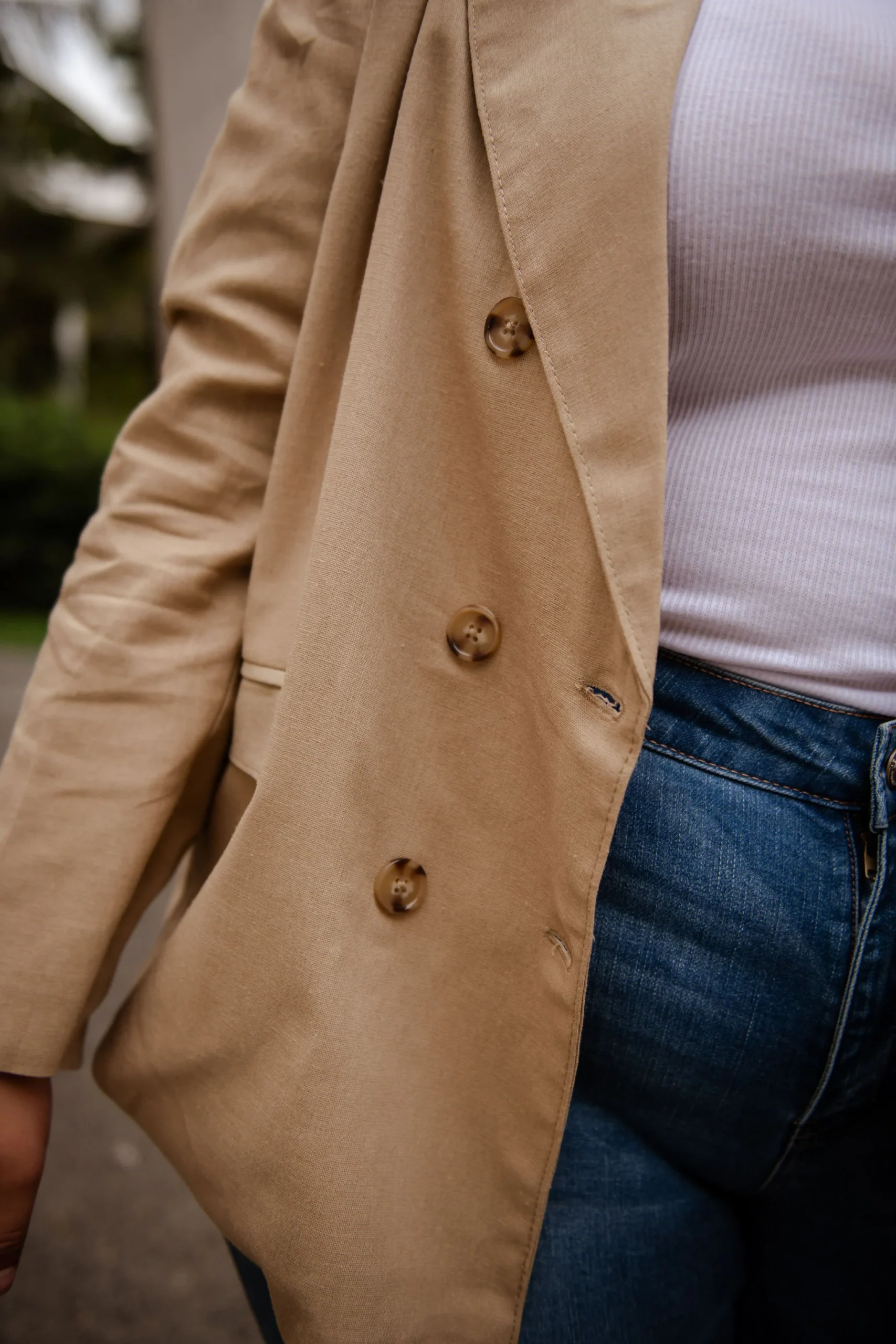 BLAZER CON BOTONES MANGA LARGA - Imagen 5