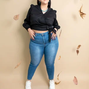 Blusa tipo croptop manga larga