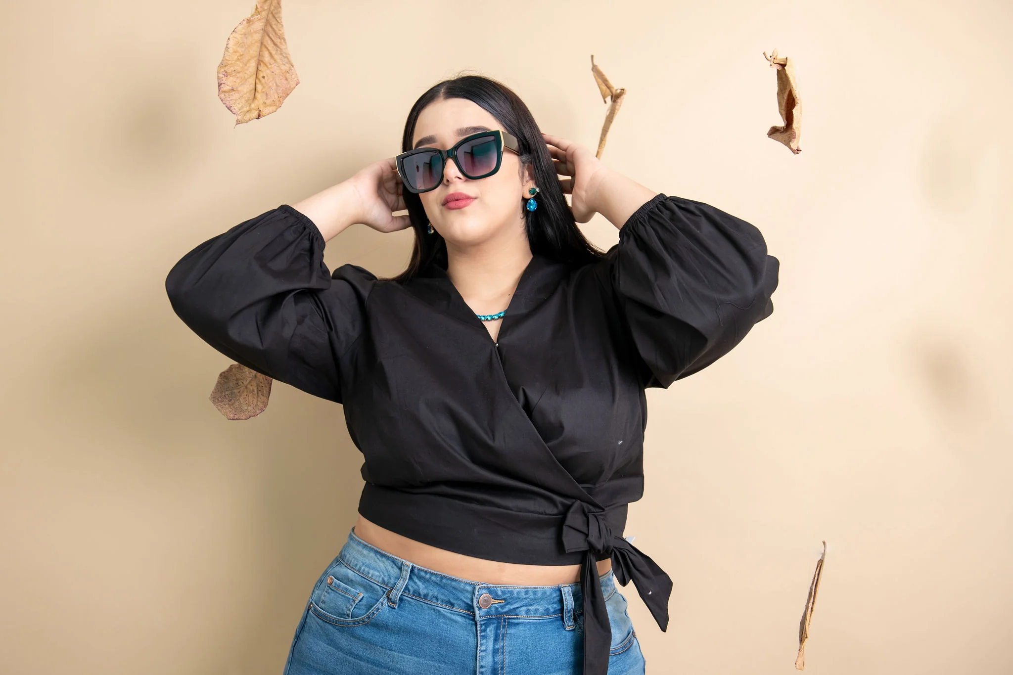 Blusa tipo croptop manga larga - Imagen 3