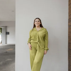 Set de blusa camisera y pantalón flare