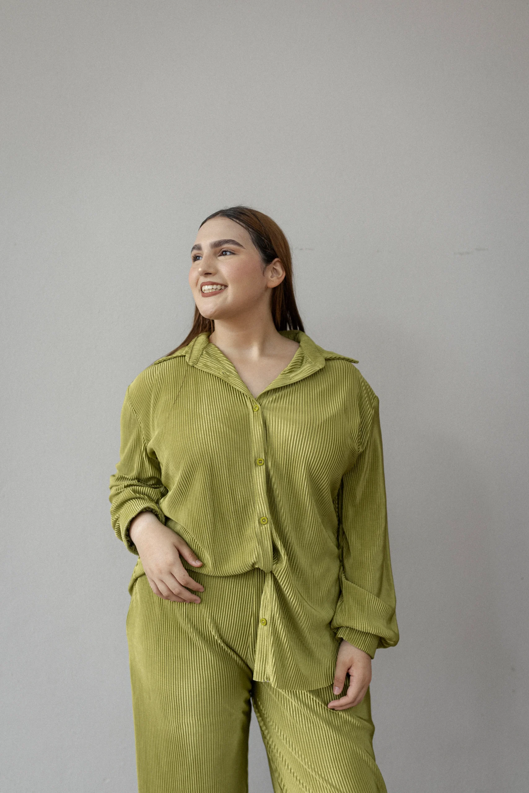 Set de blusa camisera y pantalón flare - Imagen 4