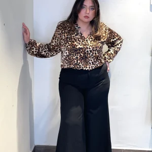 Blusa Satinada Animal Print con brillo