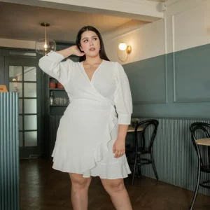 Vestido corto con olan