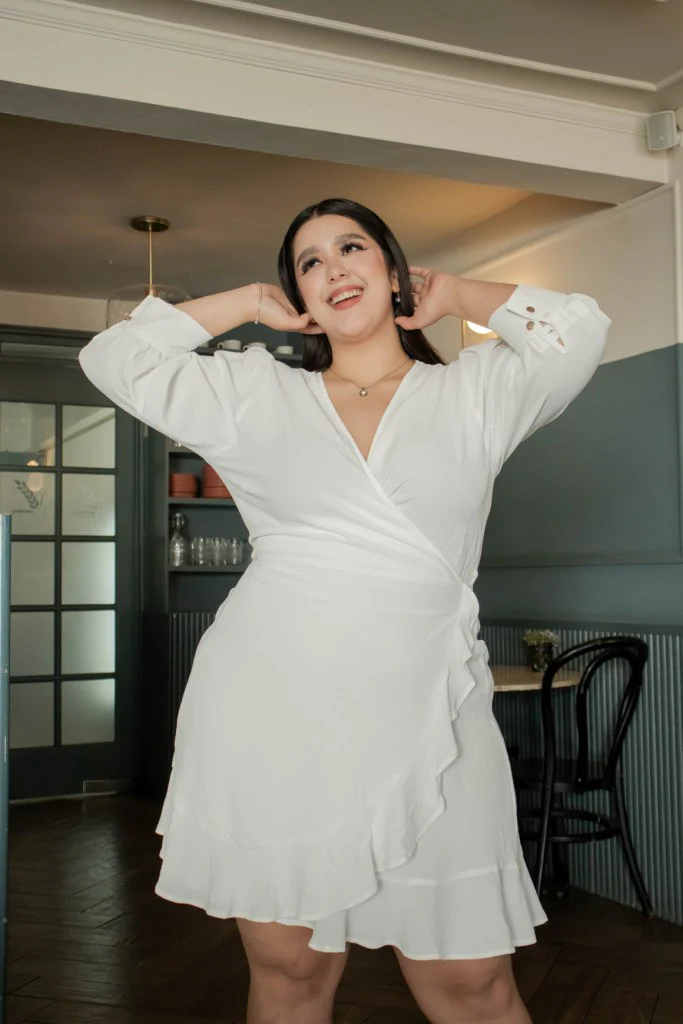 Vestido corto con olan - Imagen 4