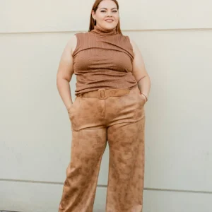 Pantalón corte flare de piel con cinto