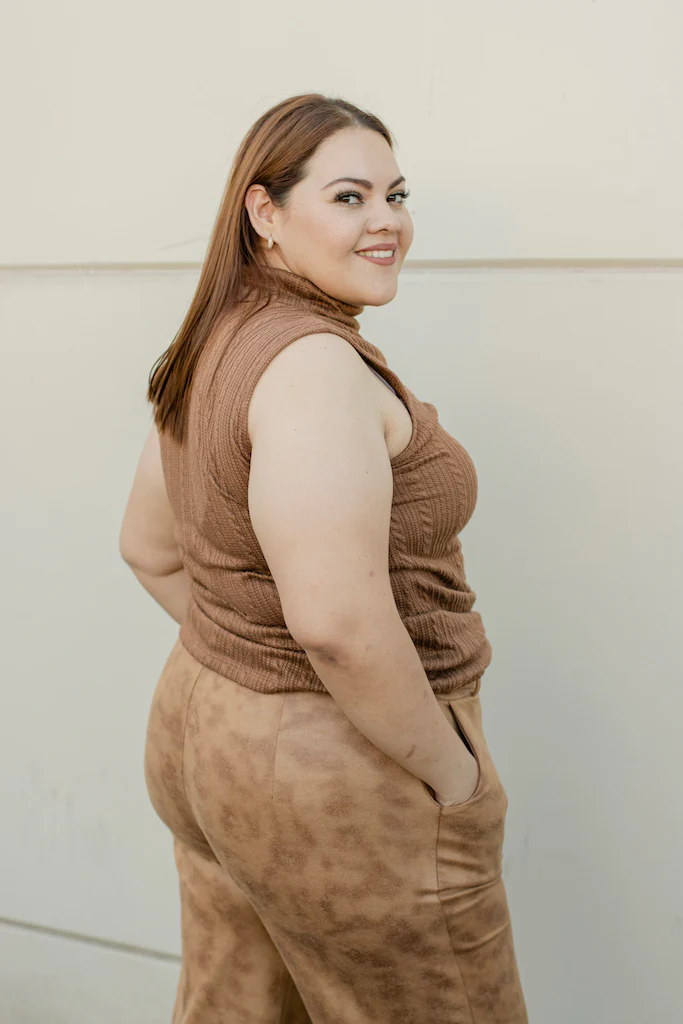 Pantalón corte flare de piel con cinto - Imagen 5