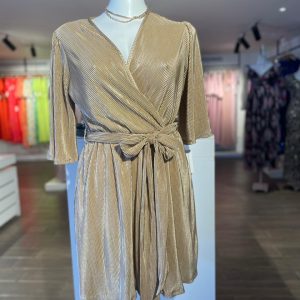 Vestido Brilloso Con Cinto