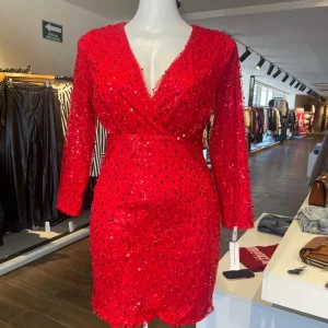 Vestido corto de fiesta con lentejuelas