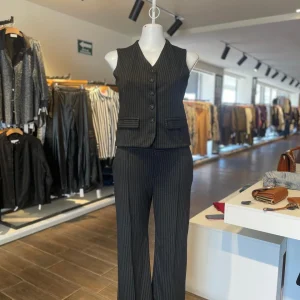 Set Pantalón Con Chaleco