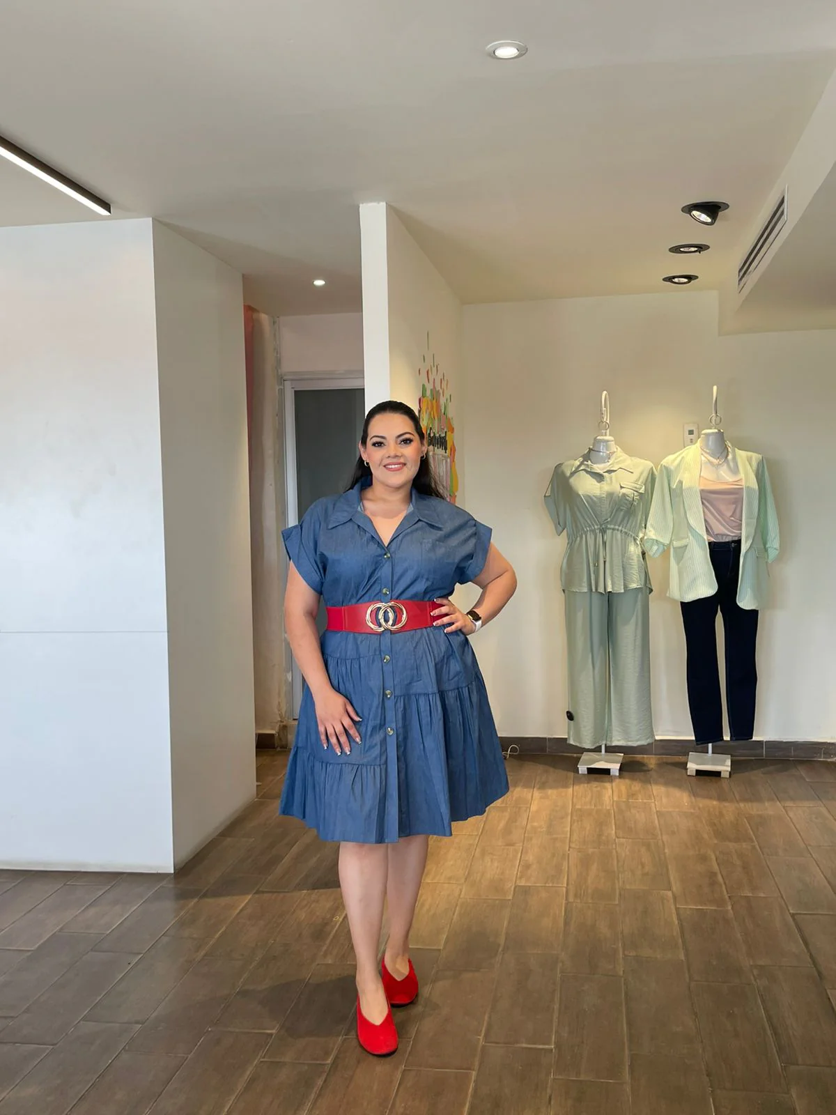 Vestido midi mezclilla con olan