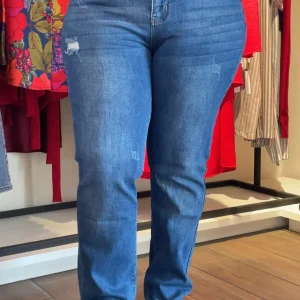 Jeans Corte Recto Roturas