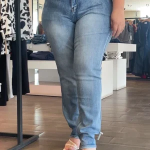 Jeans Corte Flare Con Bolsas