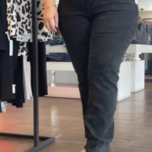 Jeans Corte Flare Negro