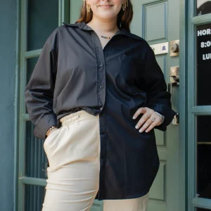 Blusa camisera oversized con bolsa